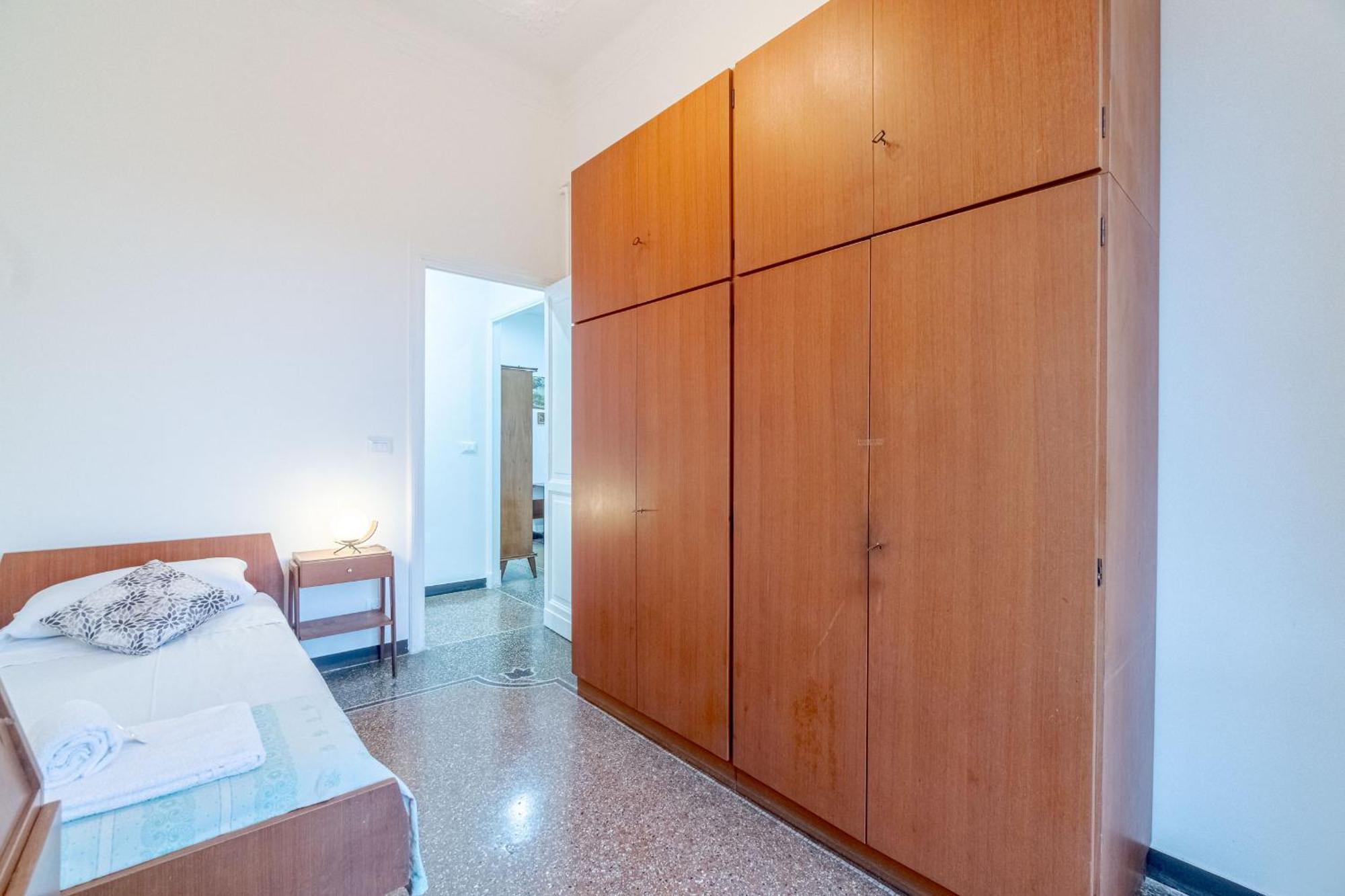 San Fruttuoso Vintage & Roomy Flat Apartment